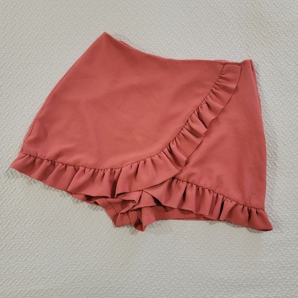 Milk & Honey Women's Rust Orange Ruffled Shorts Size Small - Picture 2 of 13